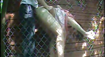 తన షర్ట్ తీసివేయకుండా గ్లాసెస్ తో ఫకింగ్. వీడియో సెక్స్ వీడియోస్