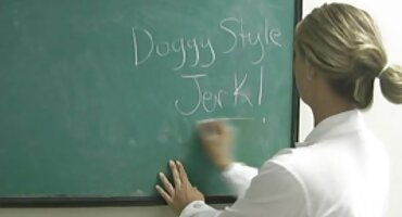 ఒంటిమీద బట్టలు విప్పి.. కత్తితో తెలుగు హీరోయిన్ సెక్స్ వీడియో పొడిచి.