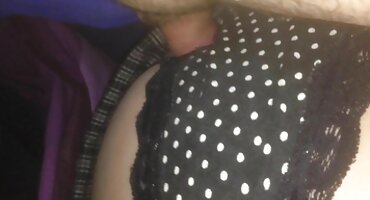 కార్యదర్శి తల ముందు ఆమె కాళ్లు విస్తరించింది. సెక్స్ వీడియో కం తెలుగు