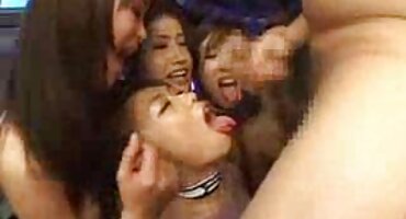 అతను తన రొమ్ముల మీద నూనె పోయాలి మరియు పూకు లో తెలుగు వీడియో సెక్స్ వీడియోస్ ఫకింగ్ నిమగ్నమై.