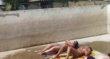 హేమ్ మేరీ తెలుగు సెక్స్ వీడియో లు ఫక్ పొరుగు అడుగుతుంది మరియు అన్ని టాయిలెట్ పేపర్ దొంగిలిస్తుంది.