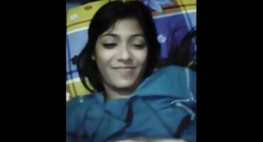 ఆరియా ఖైడ్ సెక్యూరిటీ గార్డ్ తెలుగు తెలుగు సెక్స్ వీడియో యొక్క కాక్ తో ఆమె పూకు నింపుతుంది.