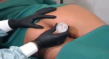 ఆమె కాళ్ళు విస్తరించి పుస్సీ వేలాడుతున్న సెక్స్ వీడియో తెలుగు డిటేనే.