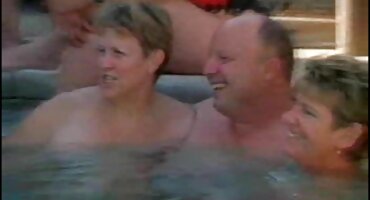 అమ్మాయి తెలుగు సెక్స్ వీడియో కం ఒకేసారి రెండు కాక్స్ పొందుతుంది.