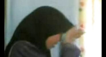 రెడ్ సెక్స్ వీడియో తెలుగులో హెడ్ మృగం ఒక ఫెటిషిస్ట్ ద్వారా ఇబ్బంది పెట్టాడు గెట్స్.