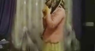 అతను తెలుగు సెక్స్ వీడియో సాంగ్ ఒక వక్రీకృత కాక్ పట్టింది.