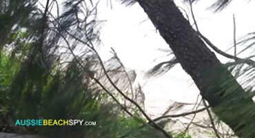 ఒక సెక్స్ ఆడియో వీడియో తెలుగు నల్ల మనిషి ఒక బొచ్చు కోటులో ఒక రెడ్ హెడ్ ను నాటుతుంది.