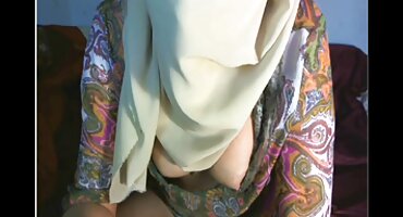 కాక్ తెలుగు సిక్స్ వీడియో నుండి హంగేరియన్ ఫిట్నెస్ కామ్స్.