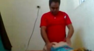 తొలిసారిగా తన బెడ్రూమ్లో వీడియో తెలుగు సెక్స్ యువకుడితో ఫక్ చేస్తోంది.