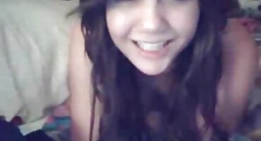 మడమల్లో సన్నని అందం-మంచం మీద సెక్స్. సెక్స్ వీడియో తెలుగులో